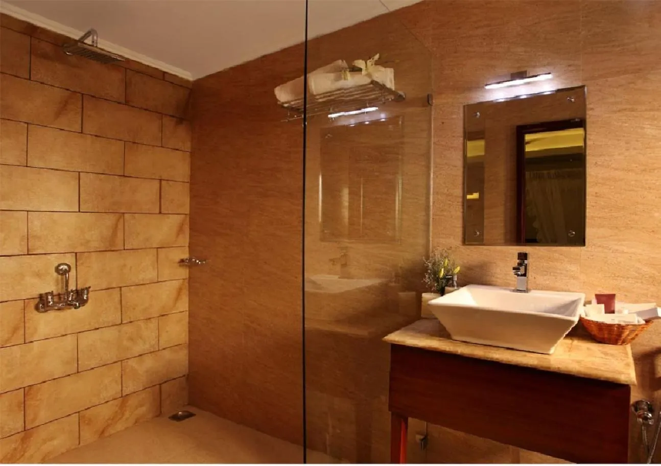 Hotel na wodzie Northstar 5 Bedroom Ac Private Houseboat With All Meals Alappuzha
